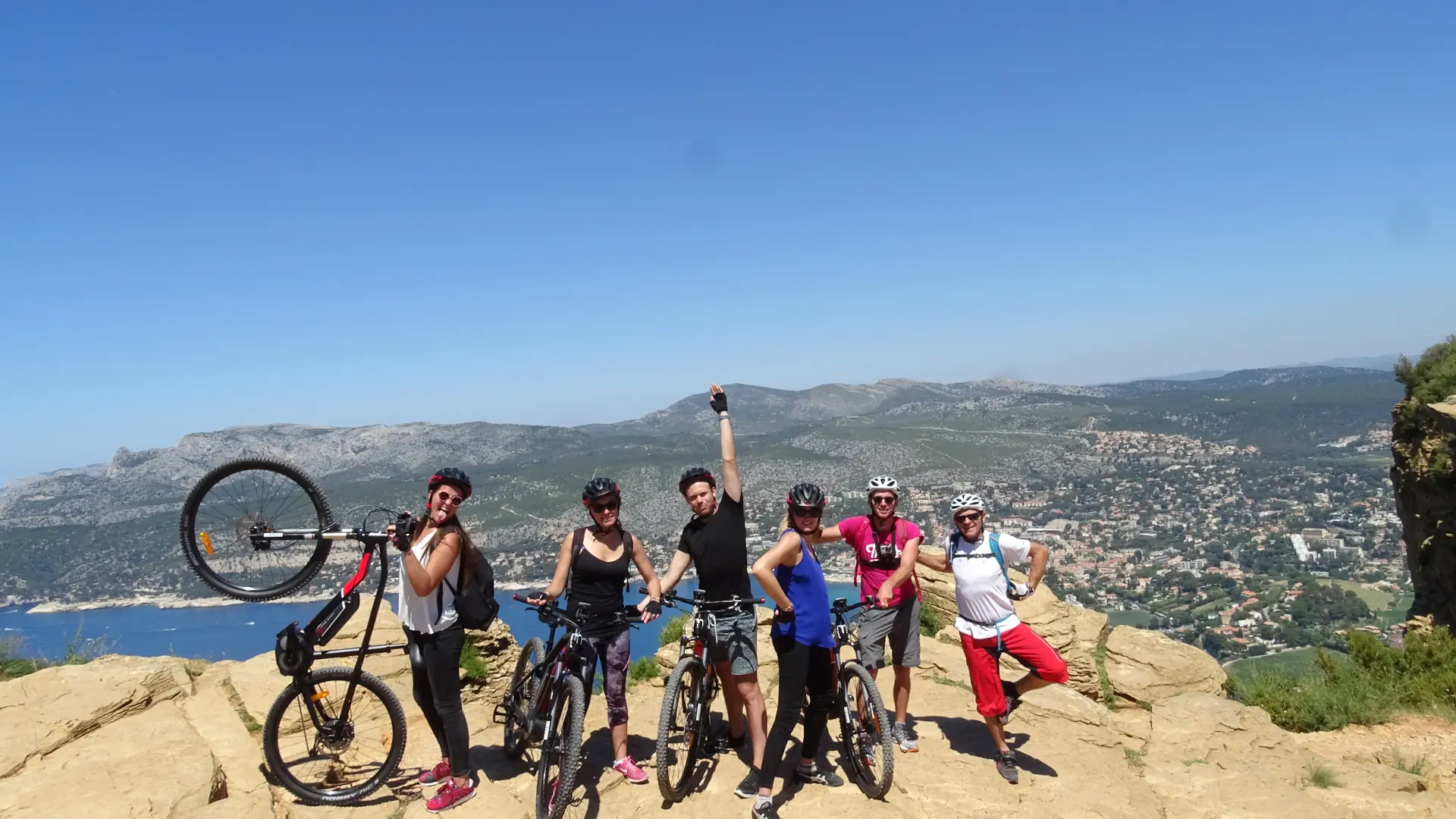 Circuit en VTT électrique 2H - Falaise du Cap Canaille en coucher de soleil (niveau facile) avec Trolib