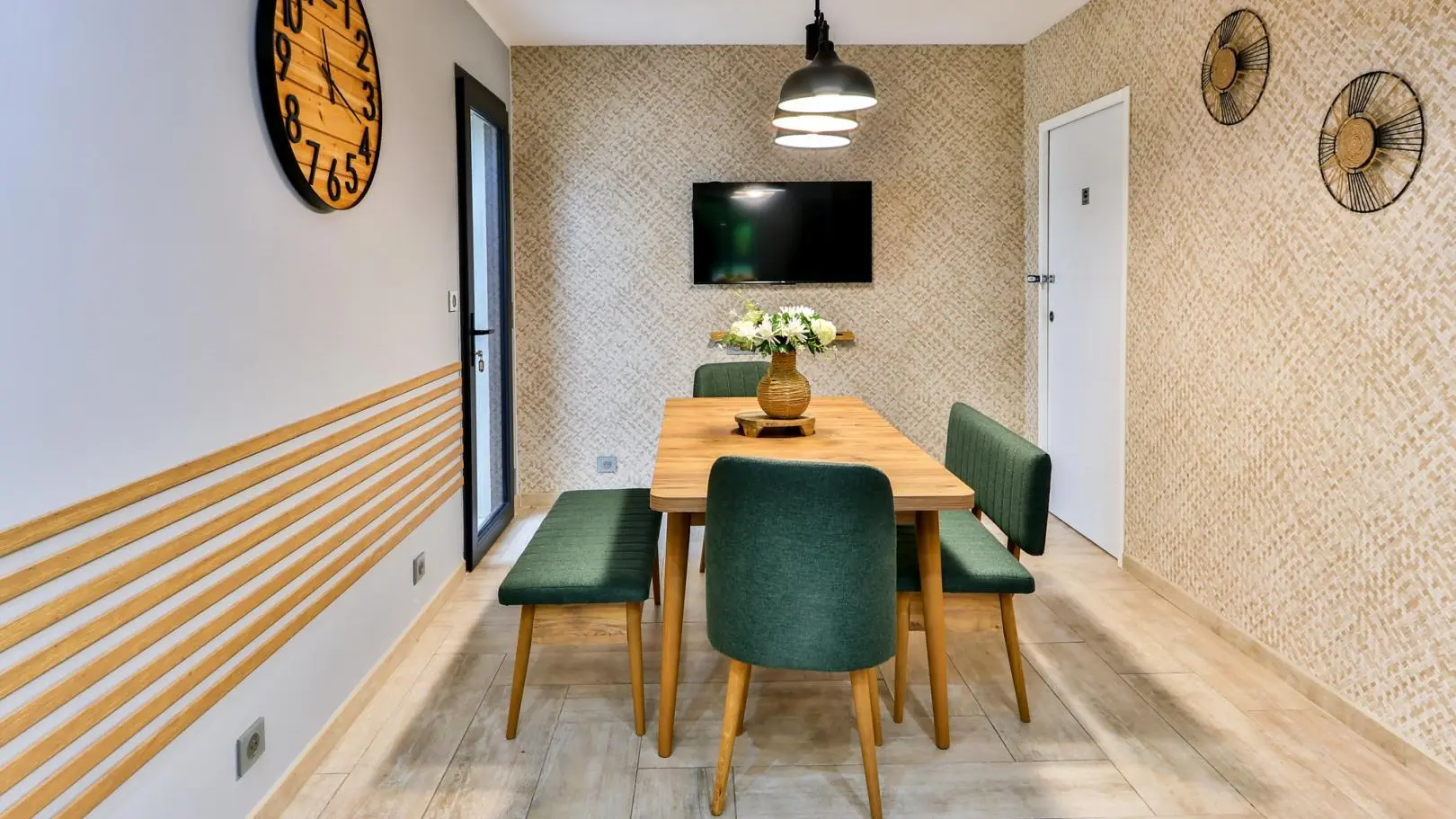 Espace repas dans la cuisine