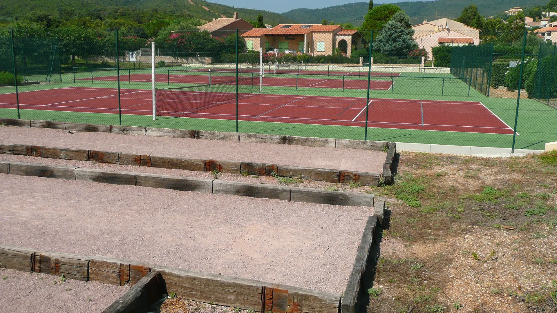 Terrain de tennis collectif