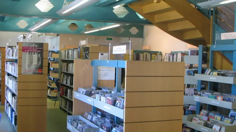 Intérieur mediatheque Ax-les-Thermes