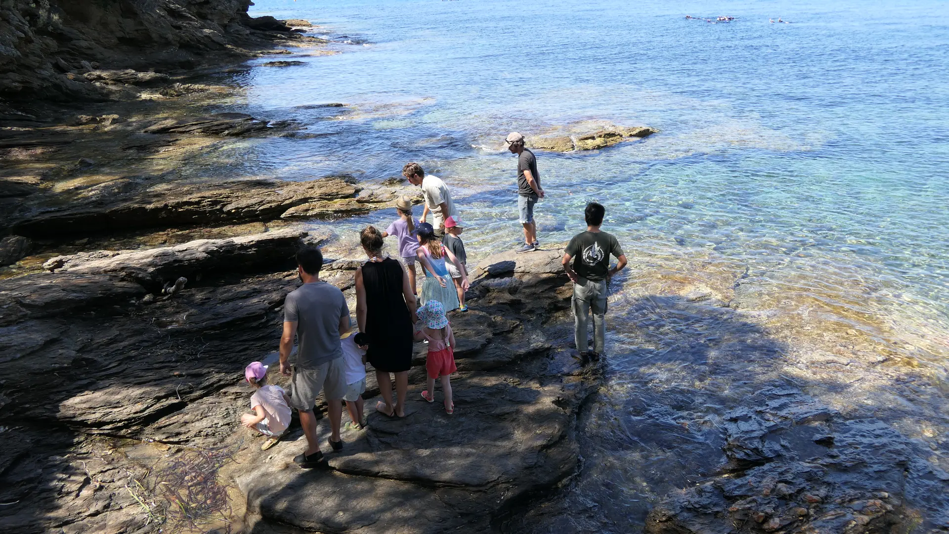 Activité enfant Les pieds dans l'eau_Rayol-Canadel sur Mer
