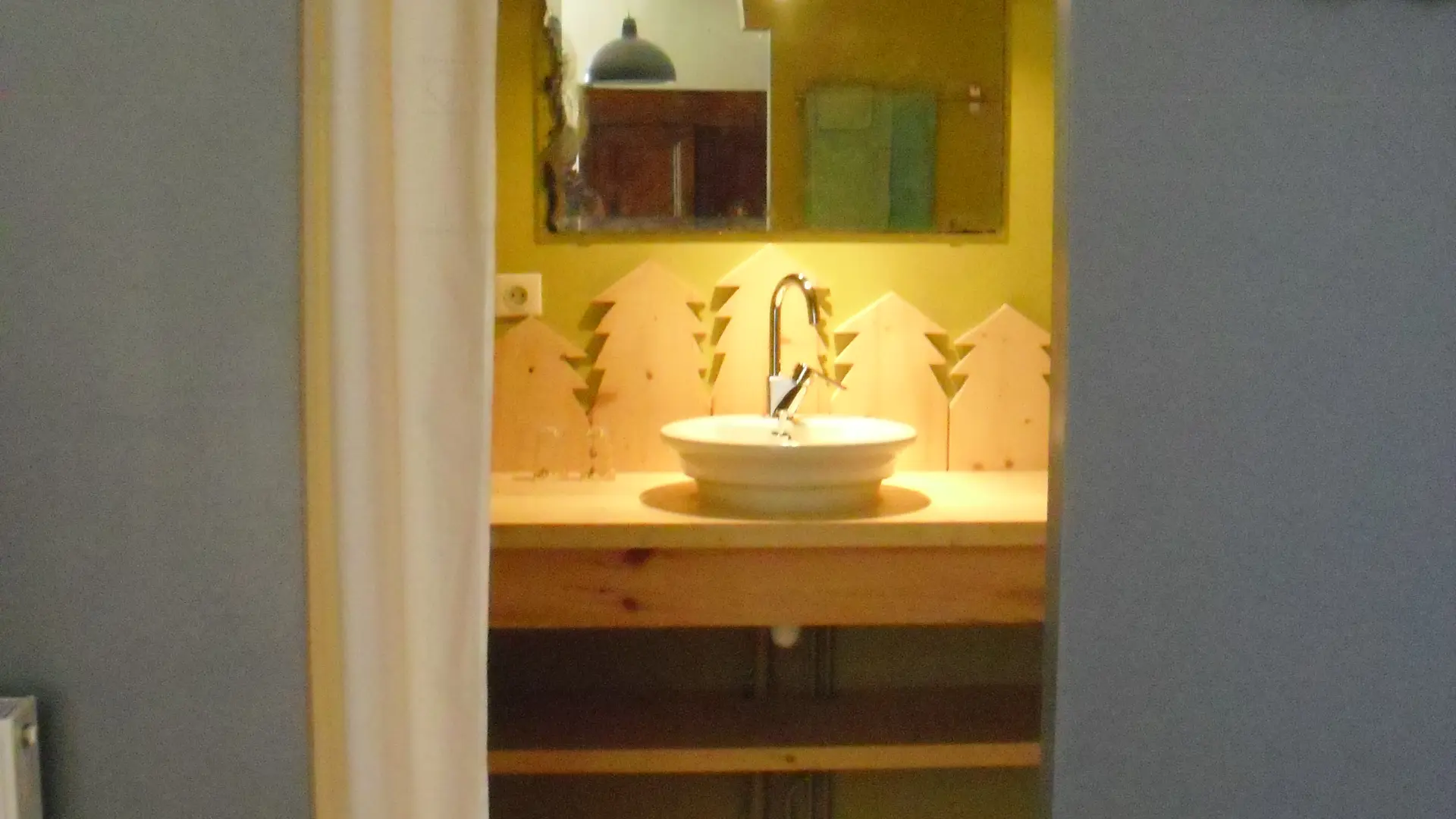 Salle d'eau de la chambre Sève de Pin