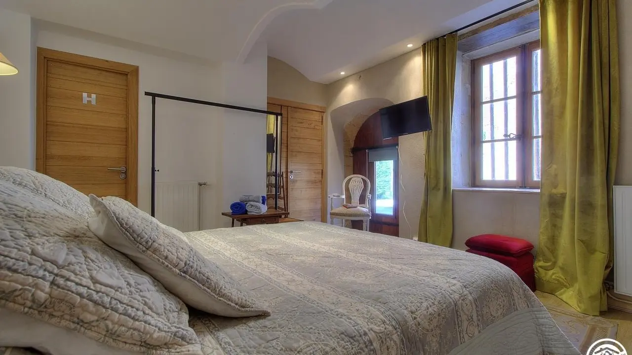 Chambre 1 avec TV murale