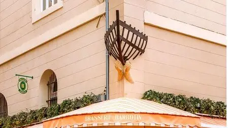 Angle façade