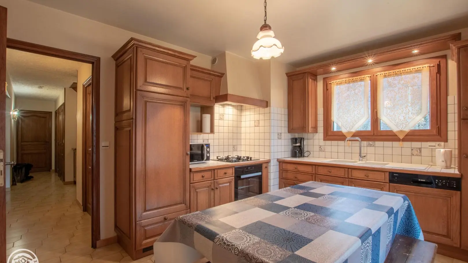 Cuisine bien équipée.