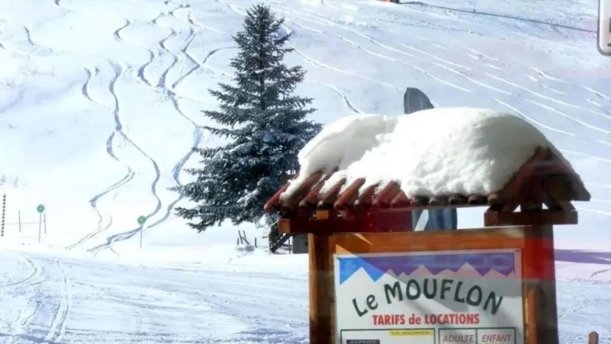 Panneau au pied des pistes