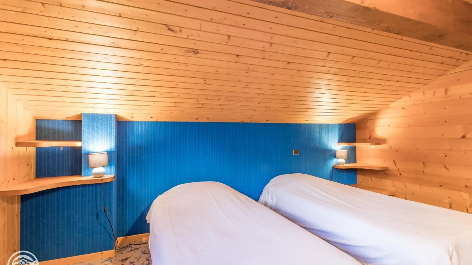 Chambre 2- 2 lits de 90x190cm - armoire et fenêtre Est