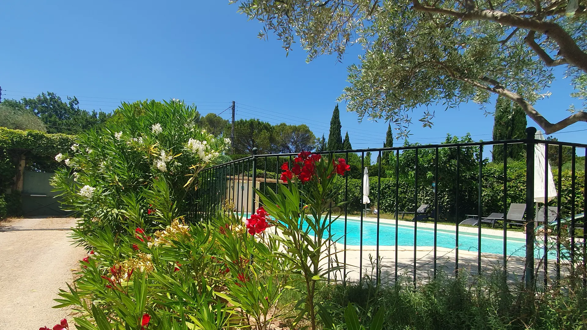 Entrée de la propriété portail électrique