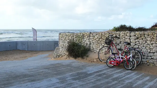 Accès à la plage de Montamer