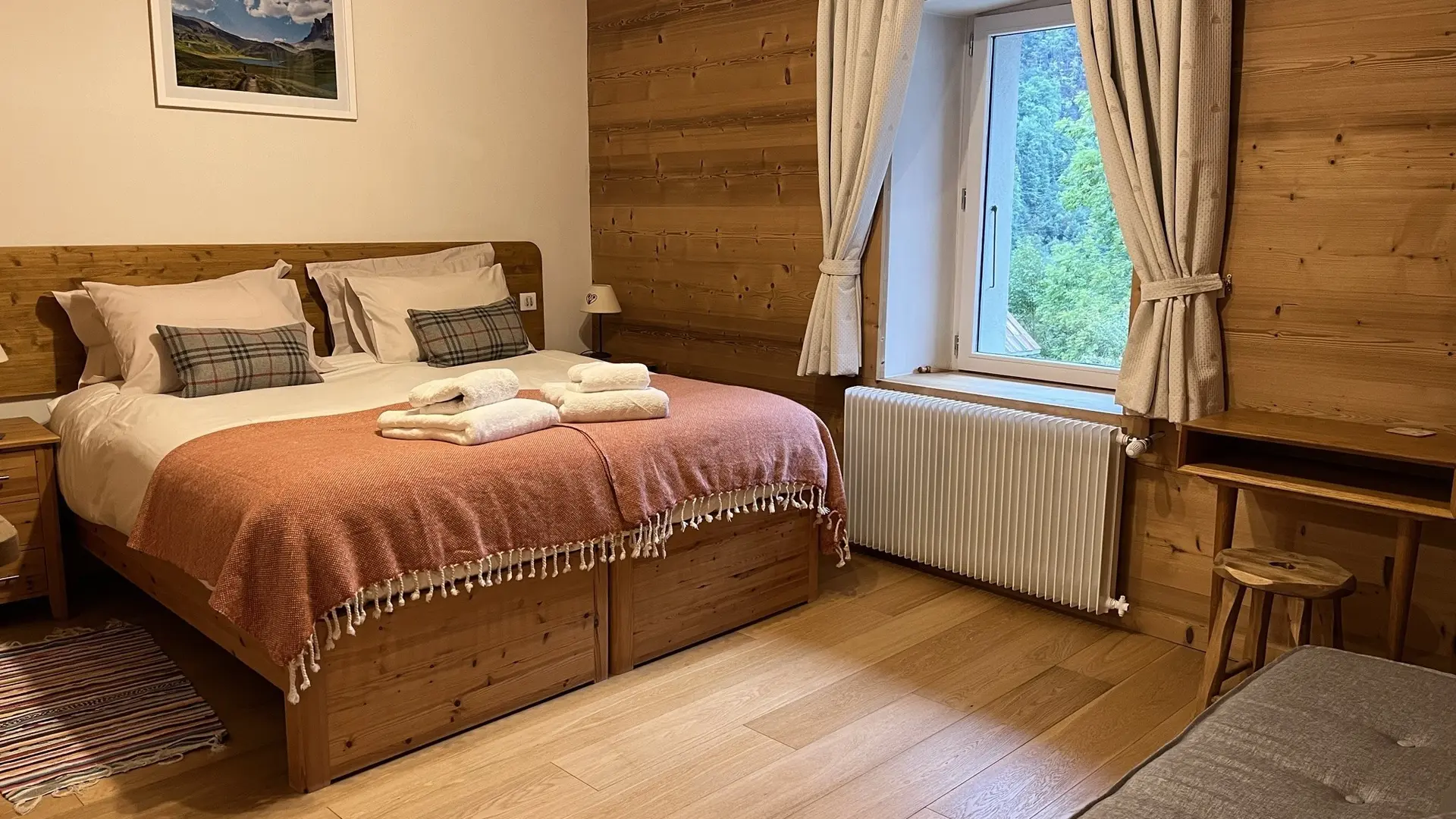 Chambre lit double Superking et canape lit