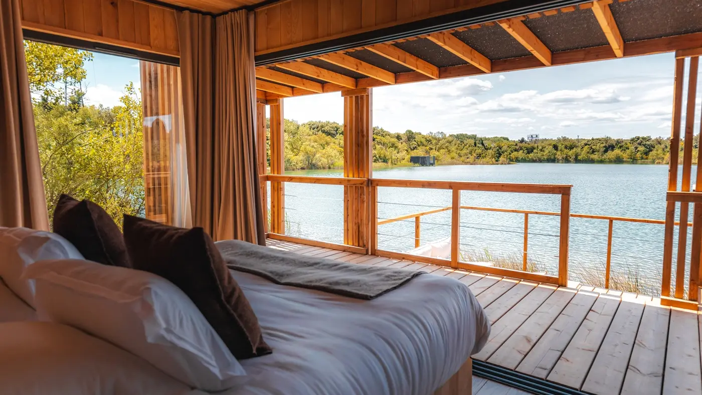Vue depuis le lit d'une cabane