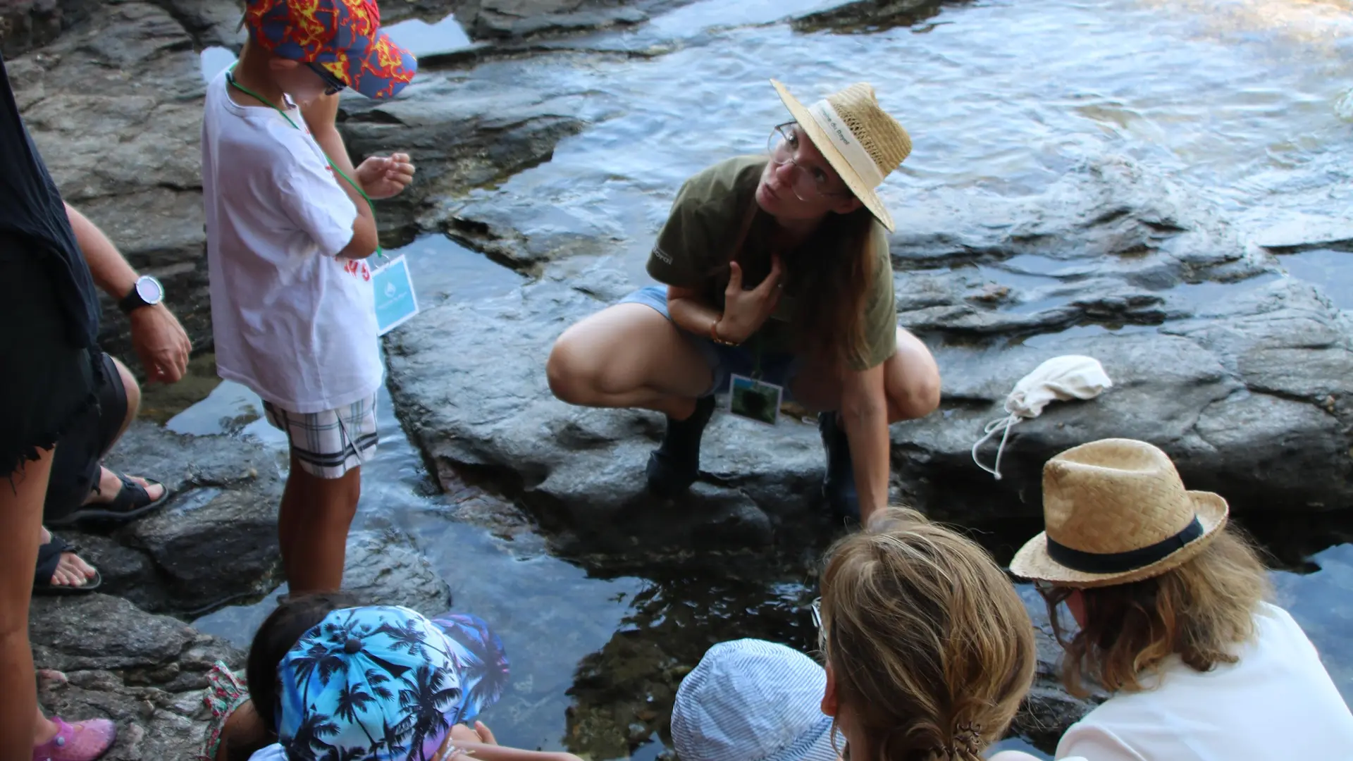 Activité enfant Les pieds dans l'eau_Rayol-Canadel sur Mer