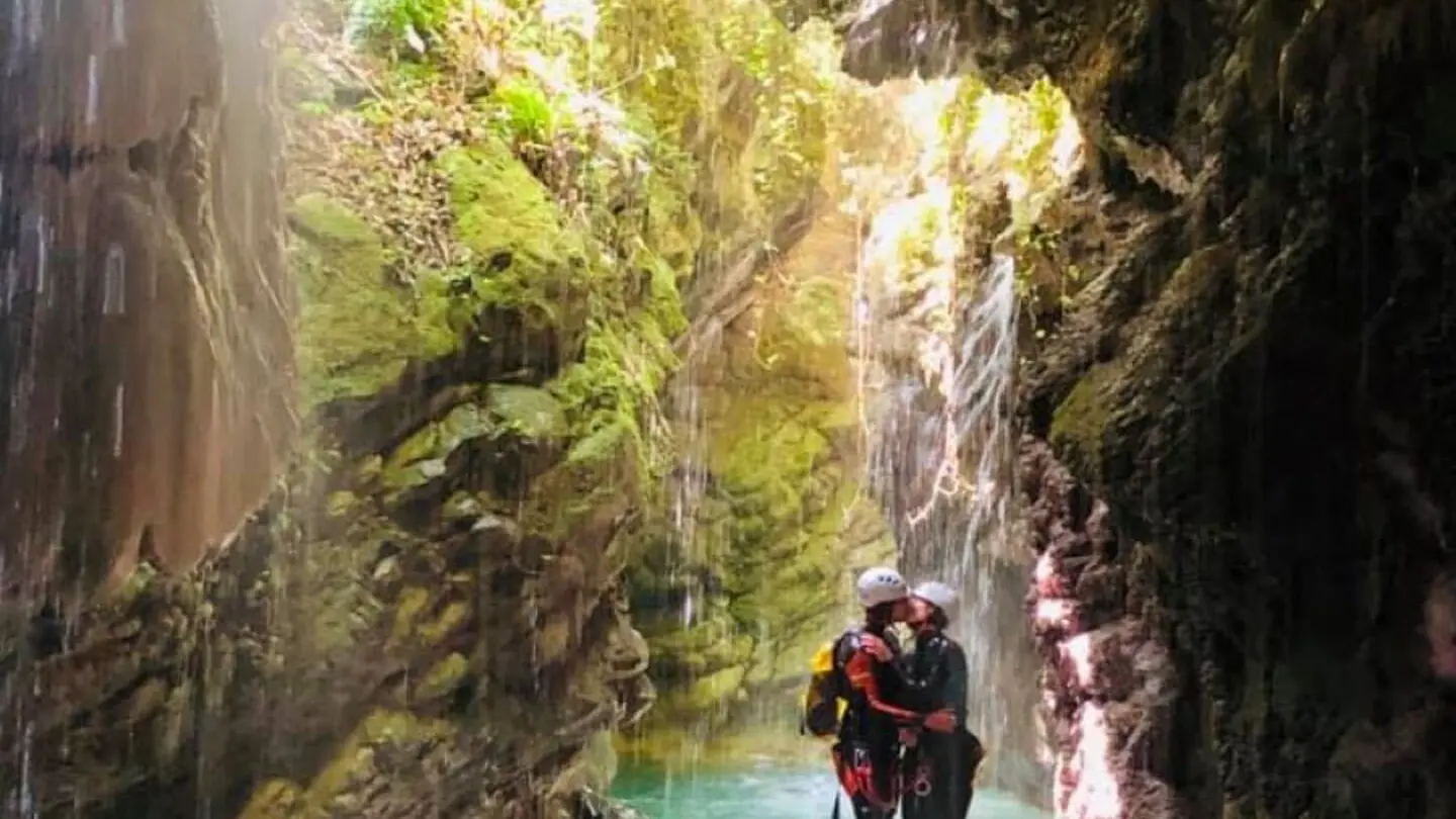 couple en canyoning