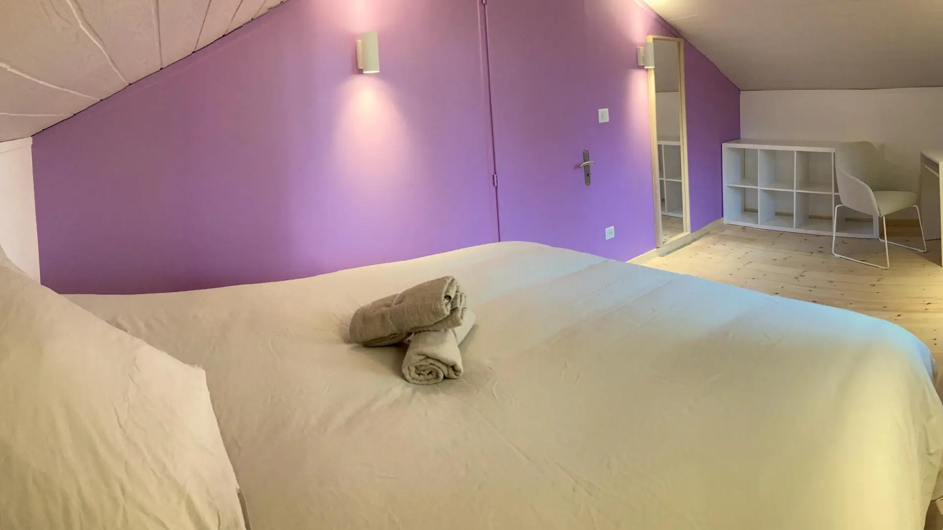 Chambre 1 : un lit 160 pouvant être transformé à la demande en 2 lits 80.