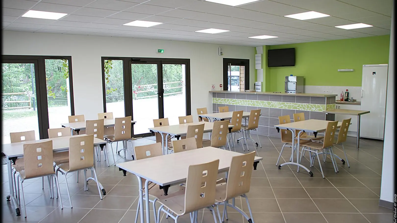 Possibilité de location : salle de réception avec barnum (voir avec le gérant du Domaine).