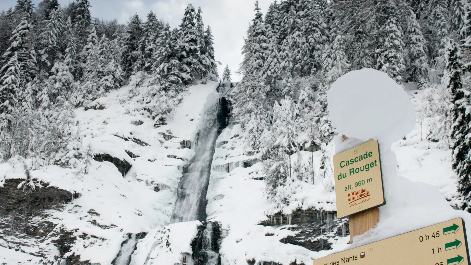 Cascade du Rouget gelée