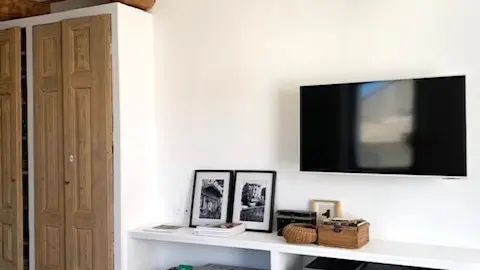 La Terrasse du Pont Julien_L'Isle-sur-la-Sorgue coin TV