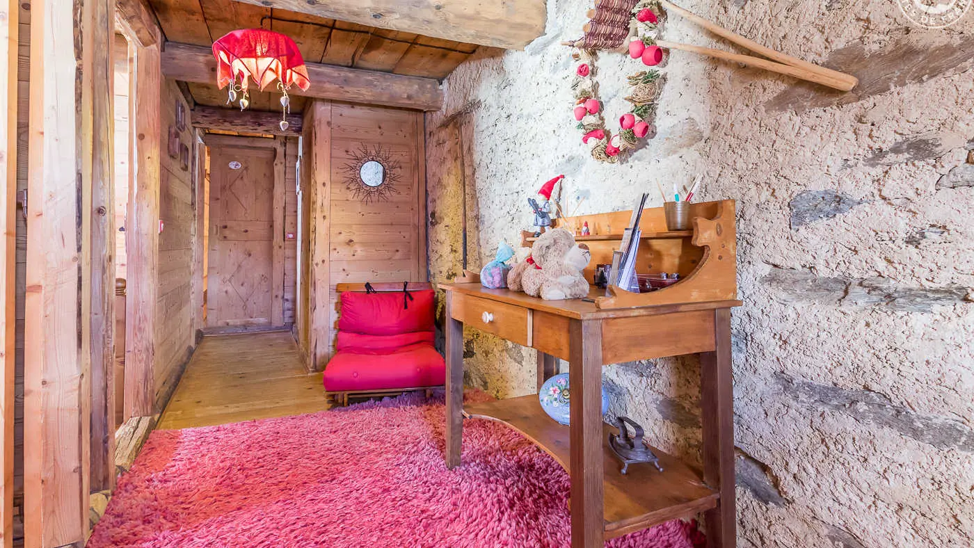 Le couloir chambre ,salle de bain,wc.