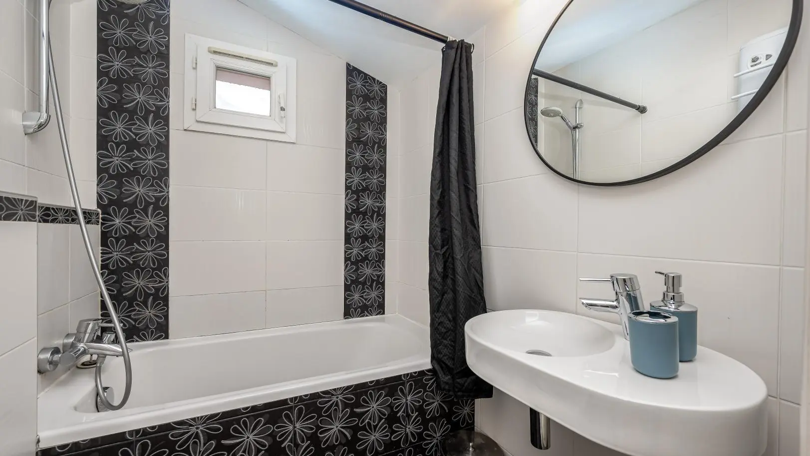 L'Olivier-Mas d'Angeline-Salle de bains-Cuisine-Beausoleil-Gîtes de France des Alpes-Maritimes