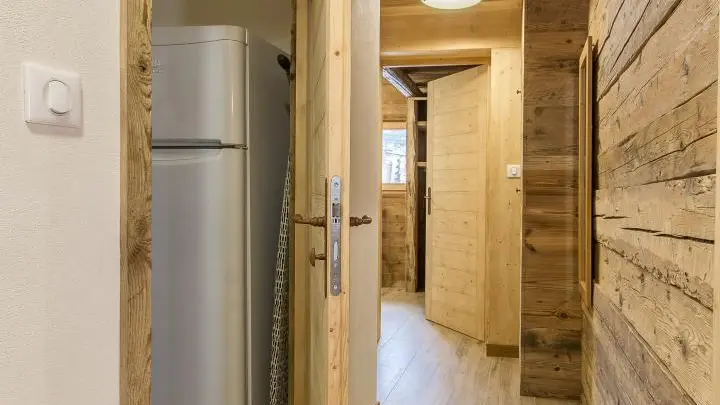 Couloir du rdc menant à la chambre Balmaz