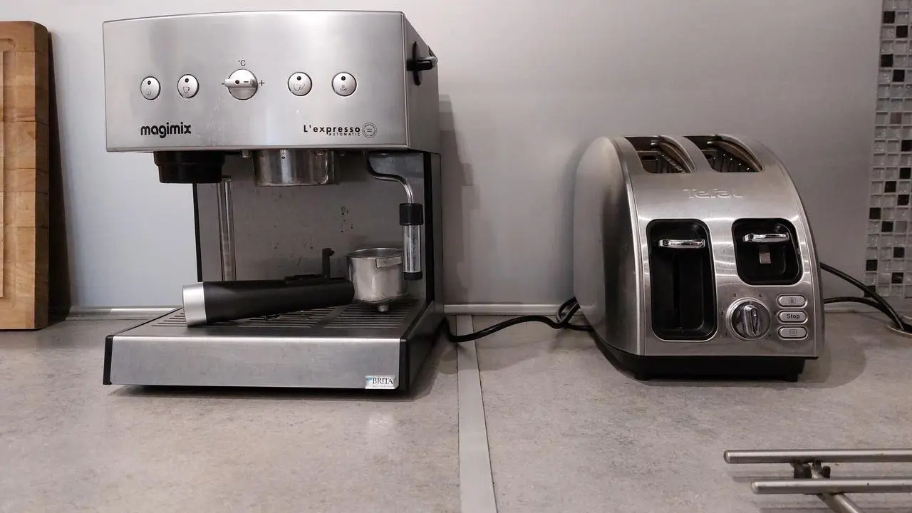 Machine expresso - grille pain