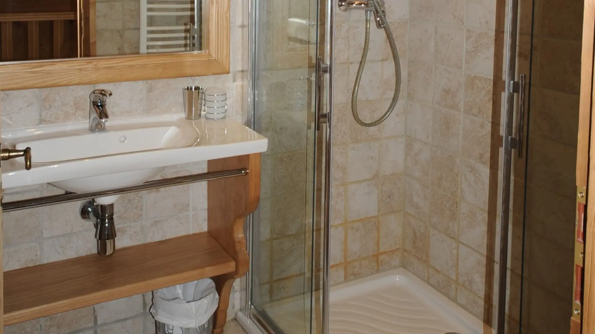 Salle de douche - Niveau 2 - Appartement  PARADISIO