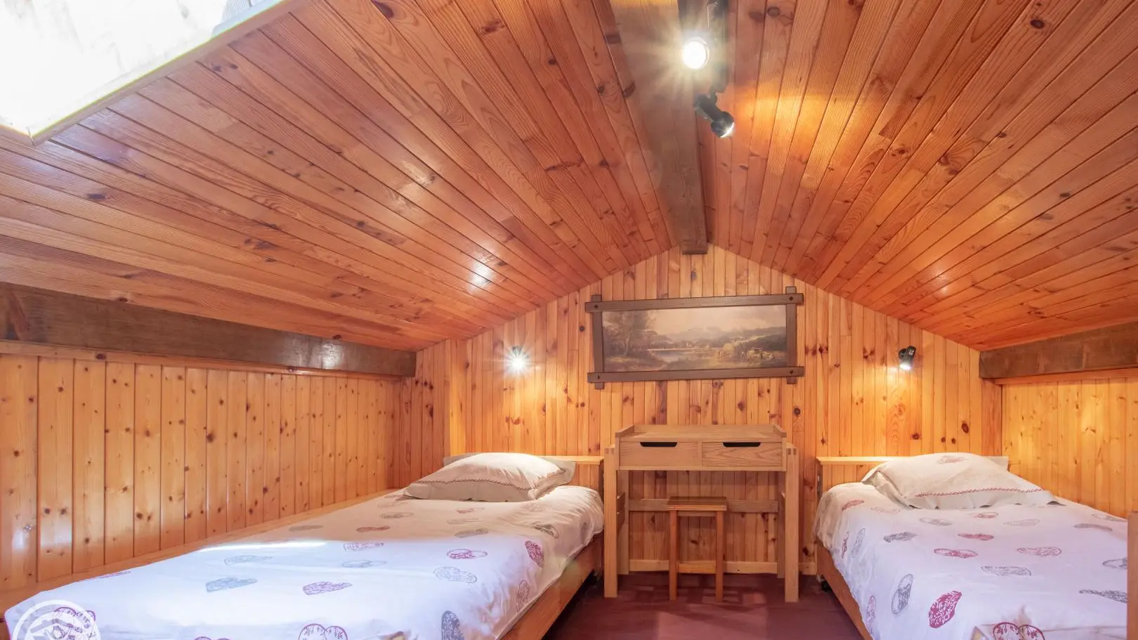 La mezzanine, 2 lits de 90 et lavabo