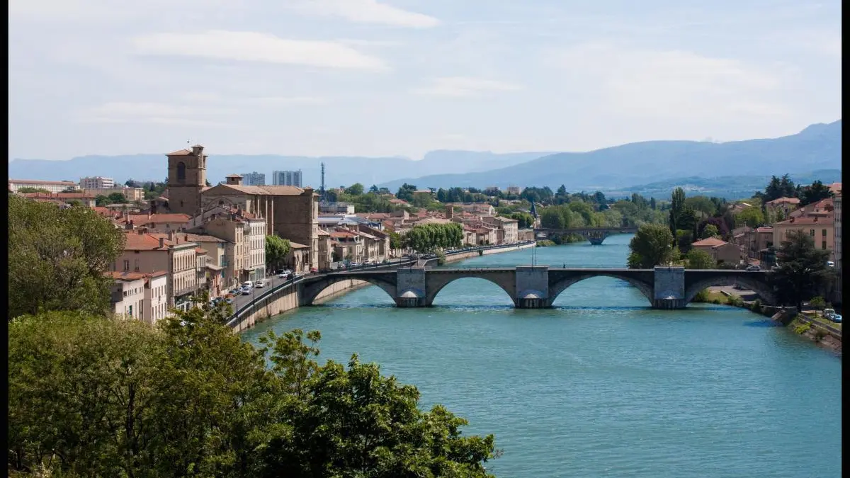 L'Isère et la vieille ville: vue du belvédère Saint Romain