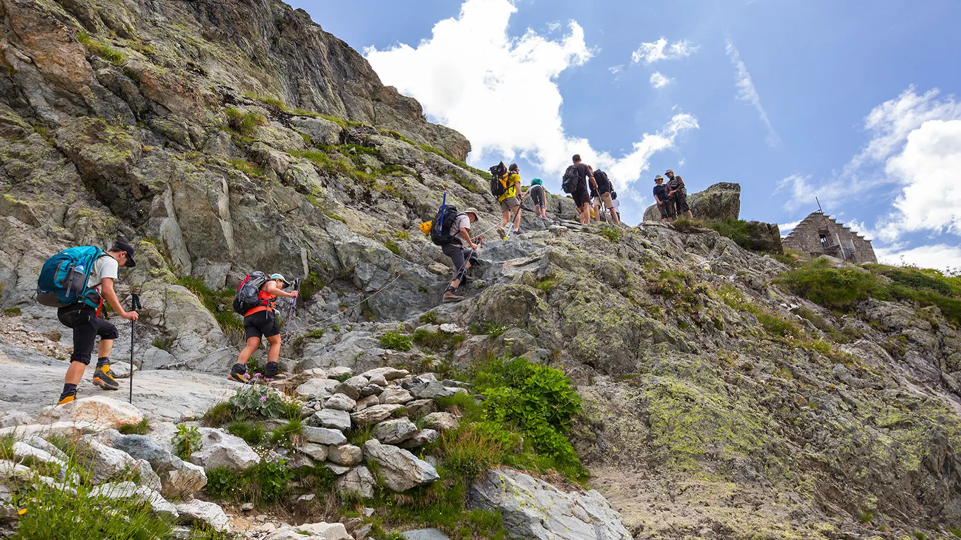 Marche d'approche sous le refuge du Glacier Blanc
