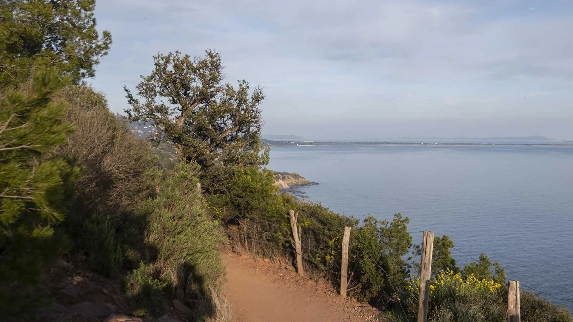Sentier du littoral à proximité du musée