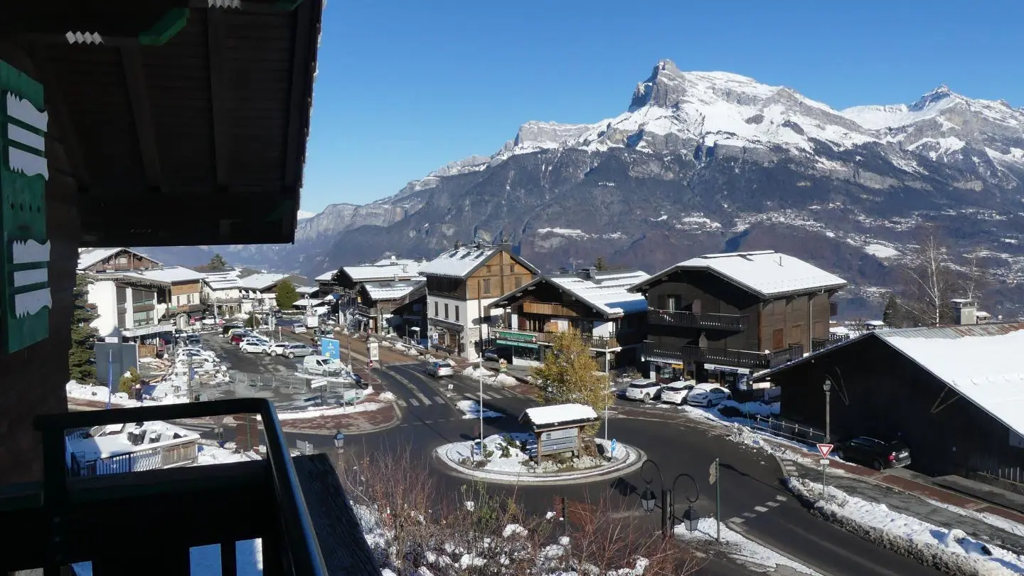 Vue sur le village, depuis le balcon