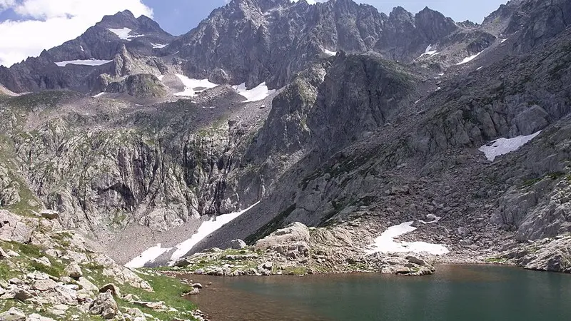 L'appartato Lago del Praiet, non lontano dal sentiero per il Colle di Finestra