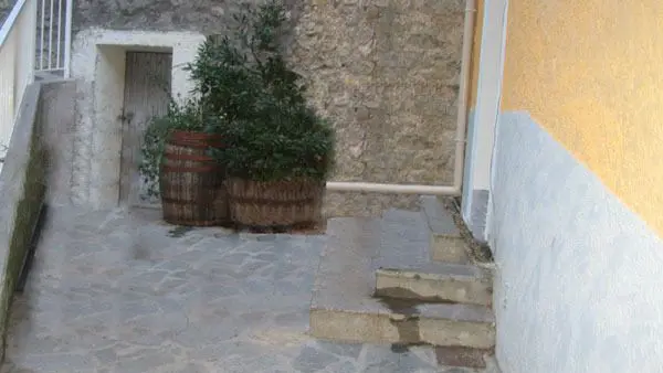 Gîte l'Auvarois 1-  Terrasse commune aux 2 Gites de France Alpes-Maritimes