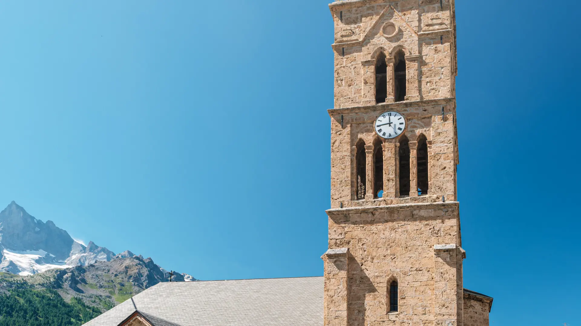 Vue sur l'église Saint-Matthieu