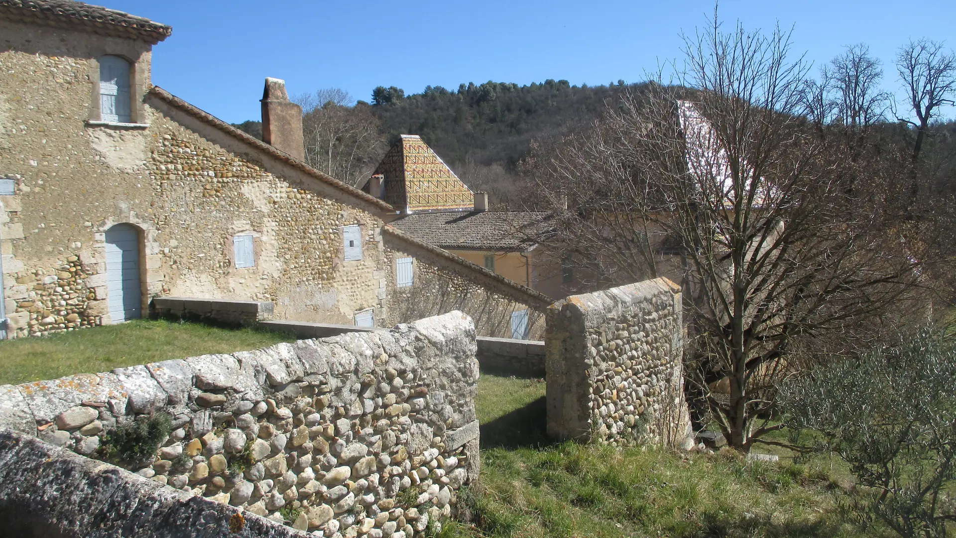 Vue sur les toits vernissés