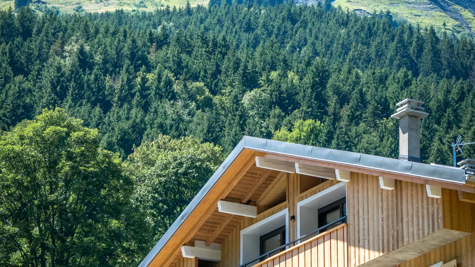 Chalet Nant Rouge aux Contamines Montjoie, au pied des pistes de ski au hameau du Baptieu. Un nouveau gite aux Contamines.