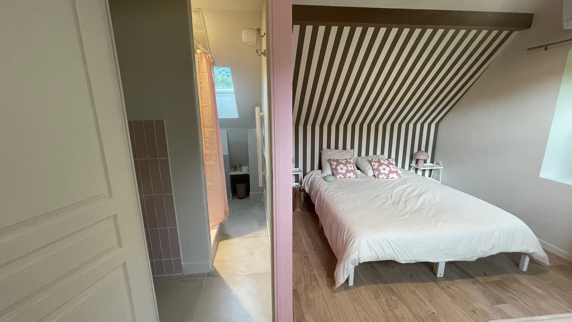 Chambre et salle de bain roses