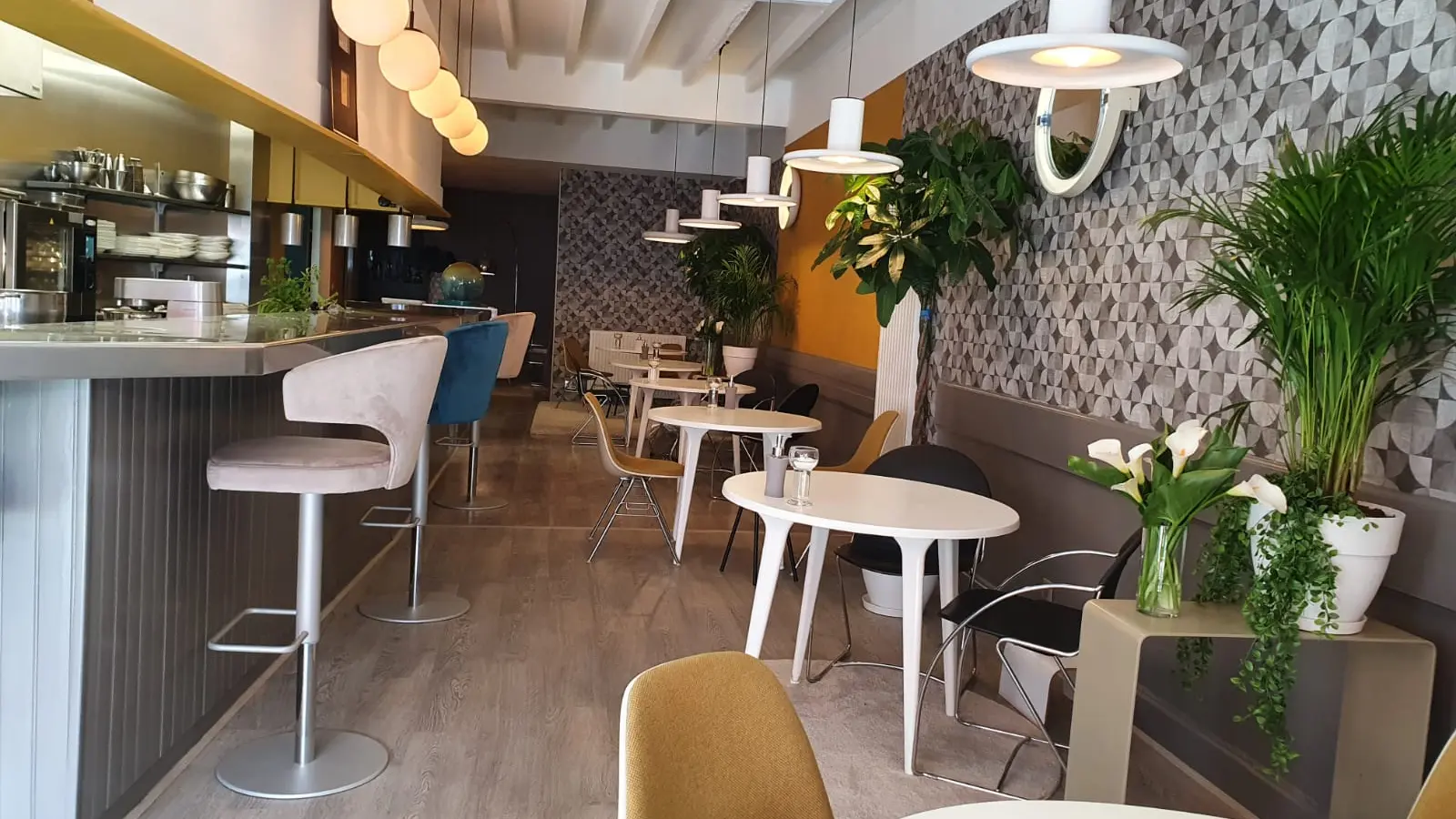 L'entrée et la cuisine ouverte