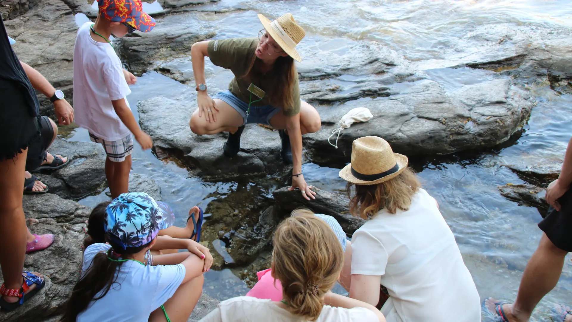 Activité enfant Les pieds dans l'eau_Rayol-Canadel sur Mer