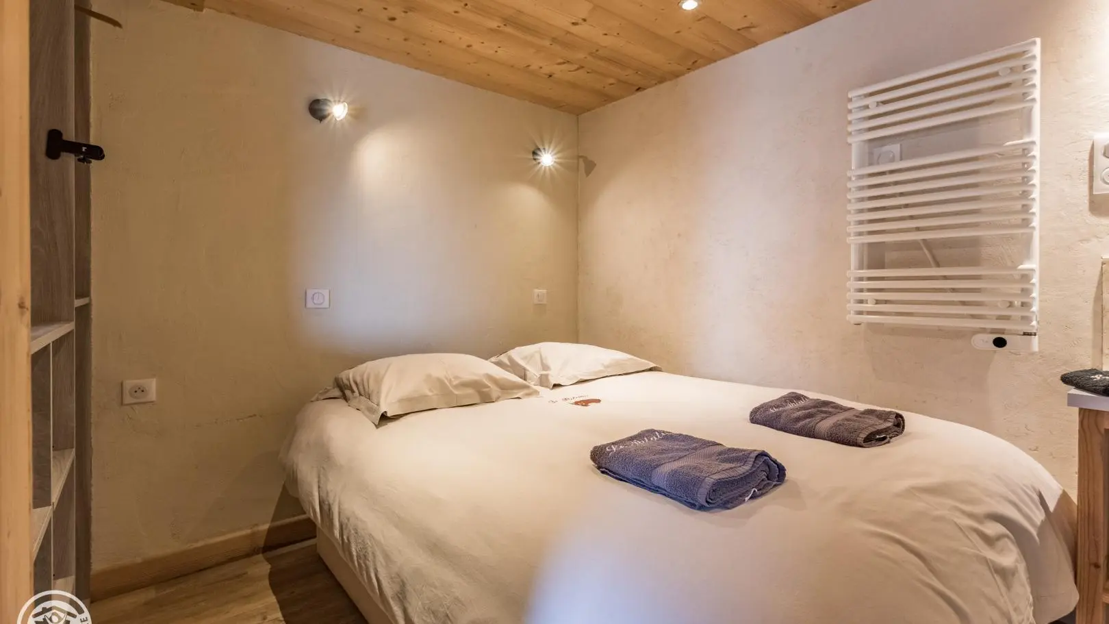 Chambre studio supplémentaire pour 2 personne (indépendante, accès par l'escalier extérieur)