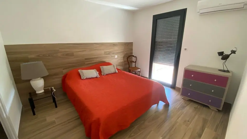 la chambre du rez- de chaussée