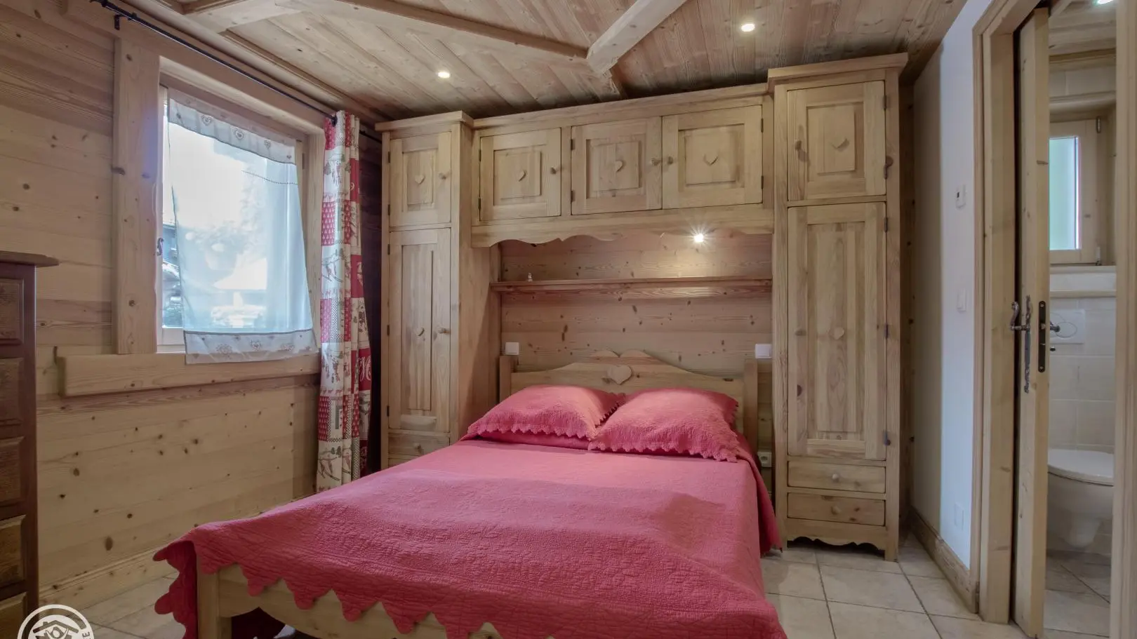 Chambre au rez-de-jardin.