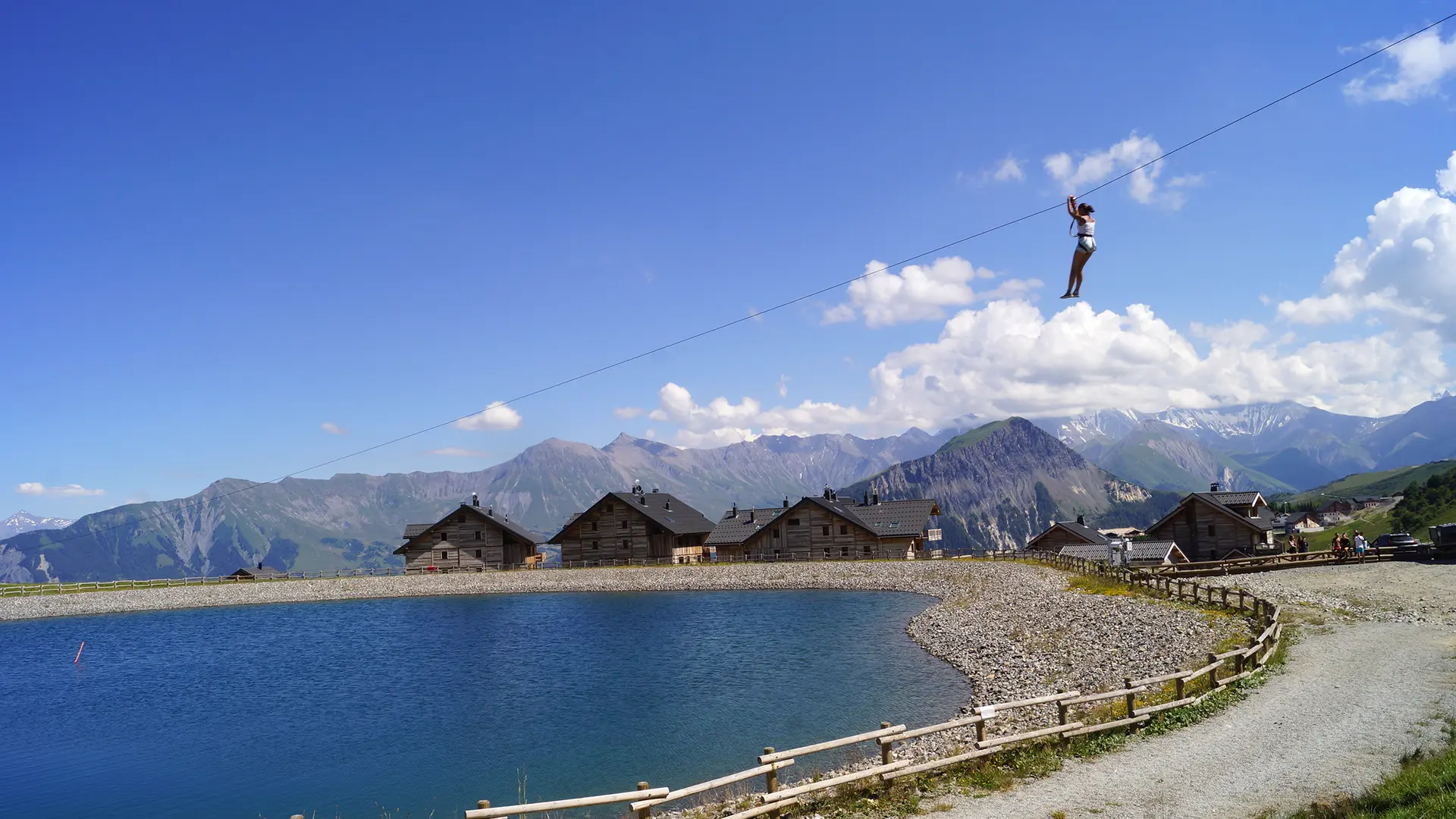 Tyrolienne sur le lac de l'Eriscal@LaToussuire