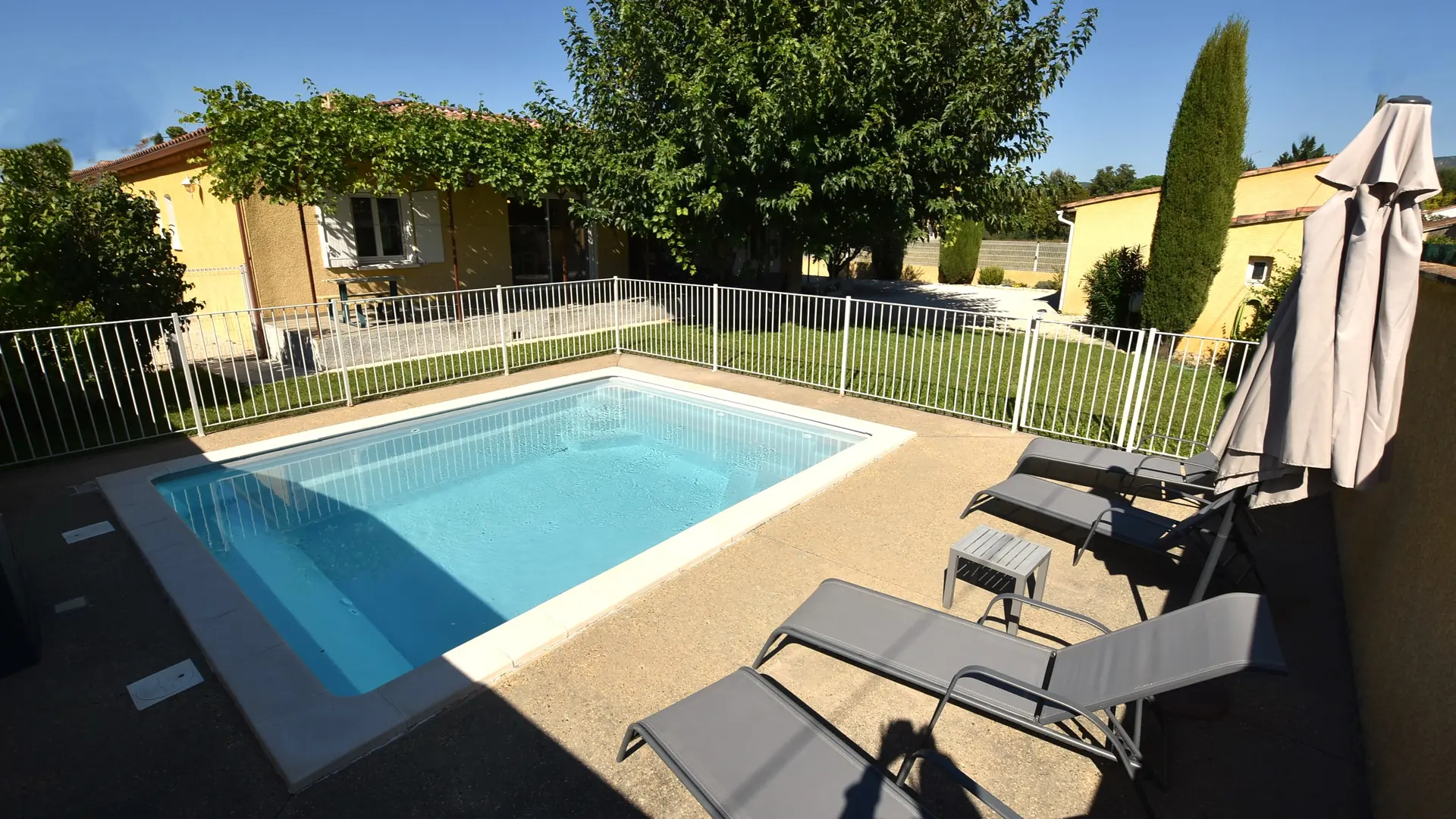 La Bastide de Laura_L'Isle-sur-la-Sorgue piscine