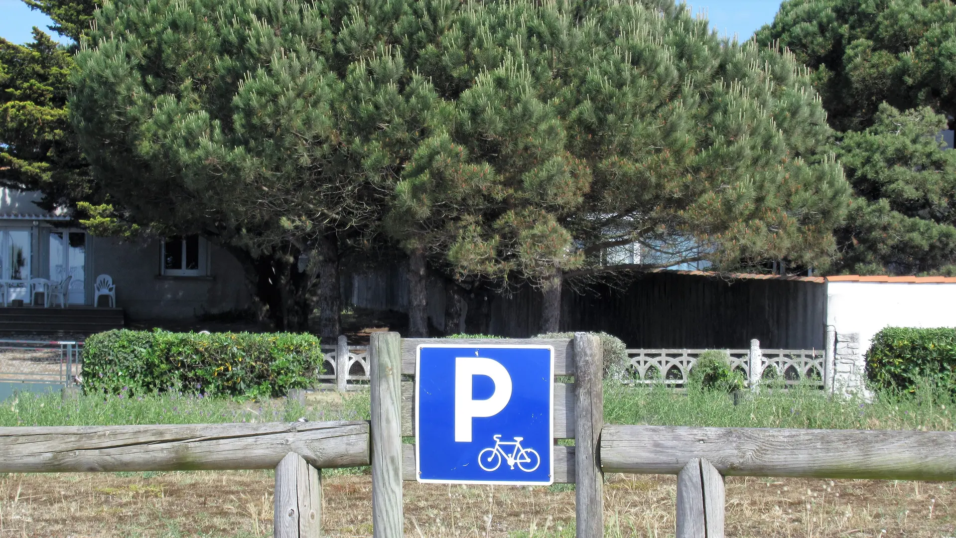 parking vélos - poste de secours