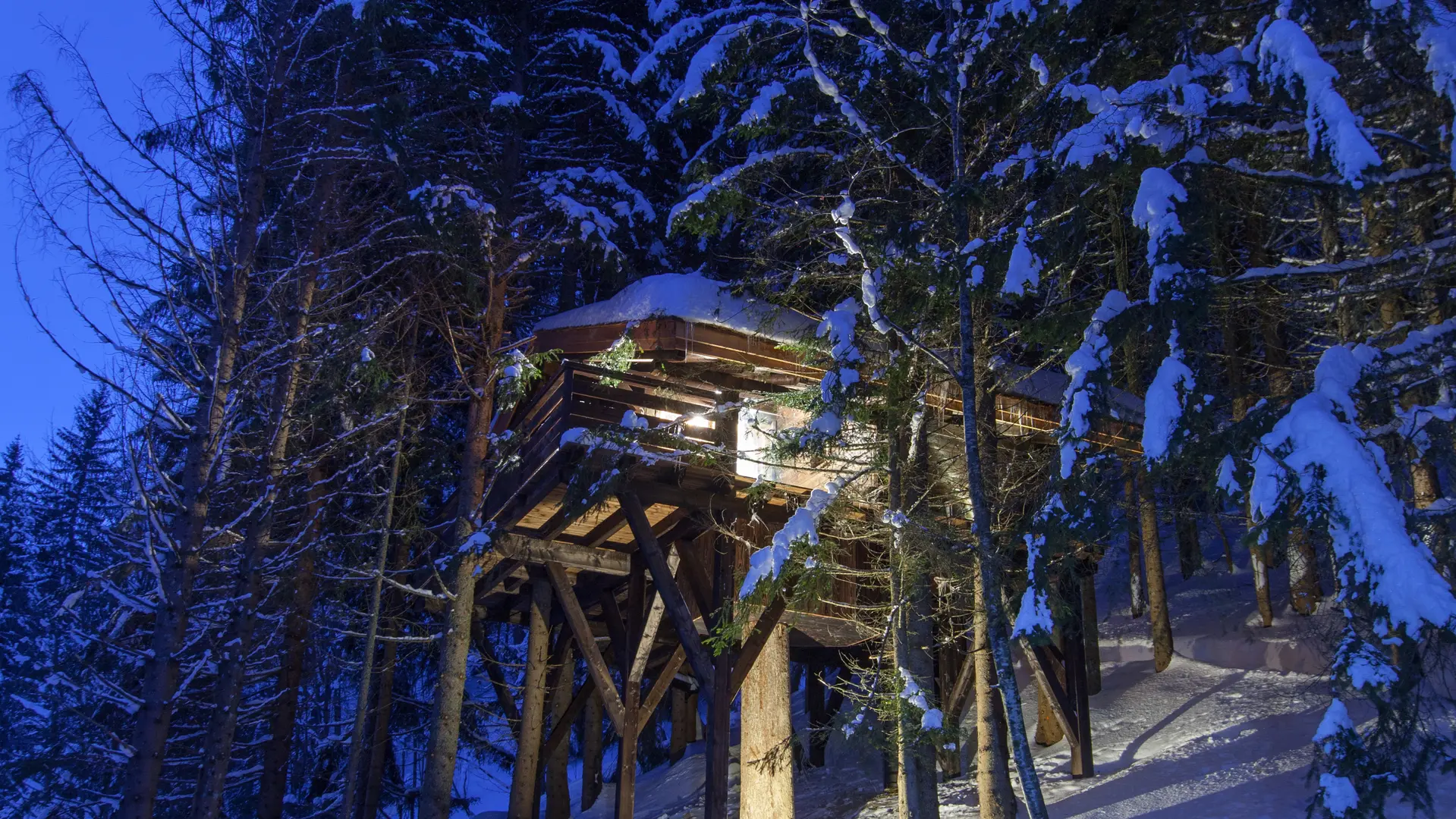 Cabanes entre Terre et Ciel - Extérieur en hiver de la Cabane Mont-Blanc