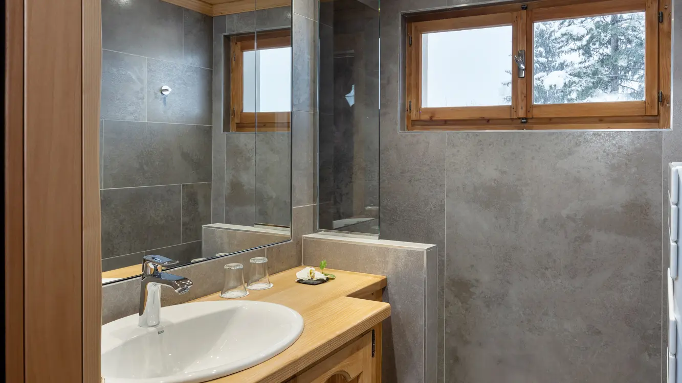 Salle de bain chambre supérieure d'angle au sud