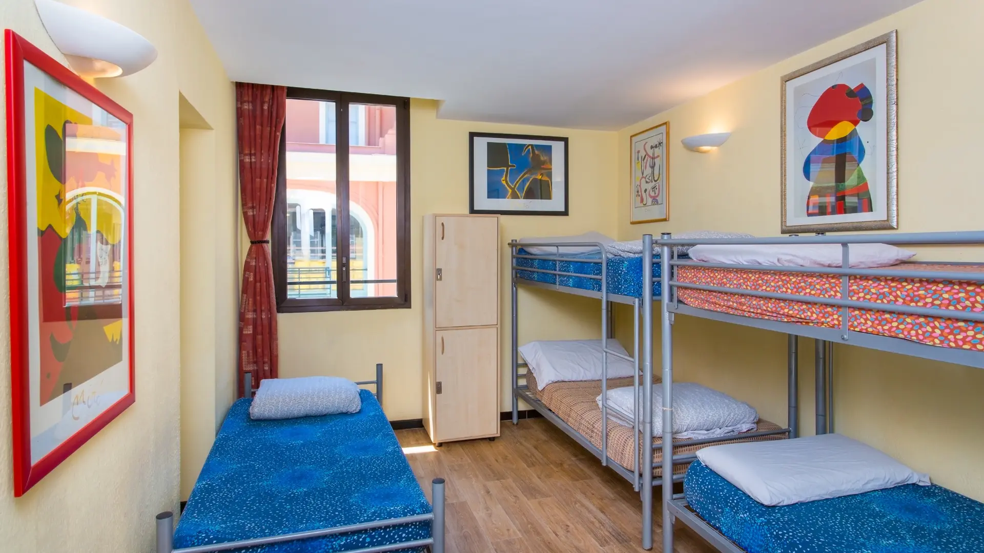 Great 5 bed dorms in Nice!