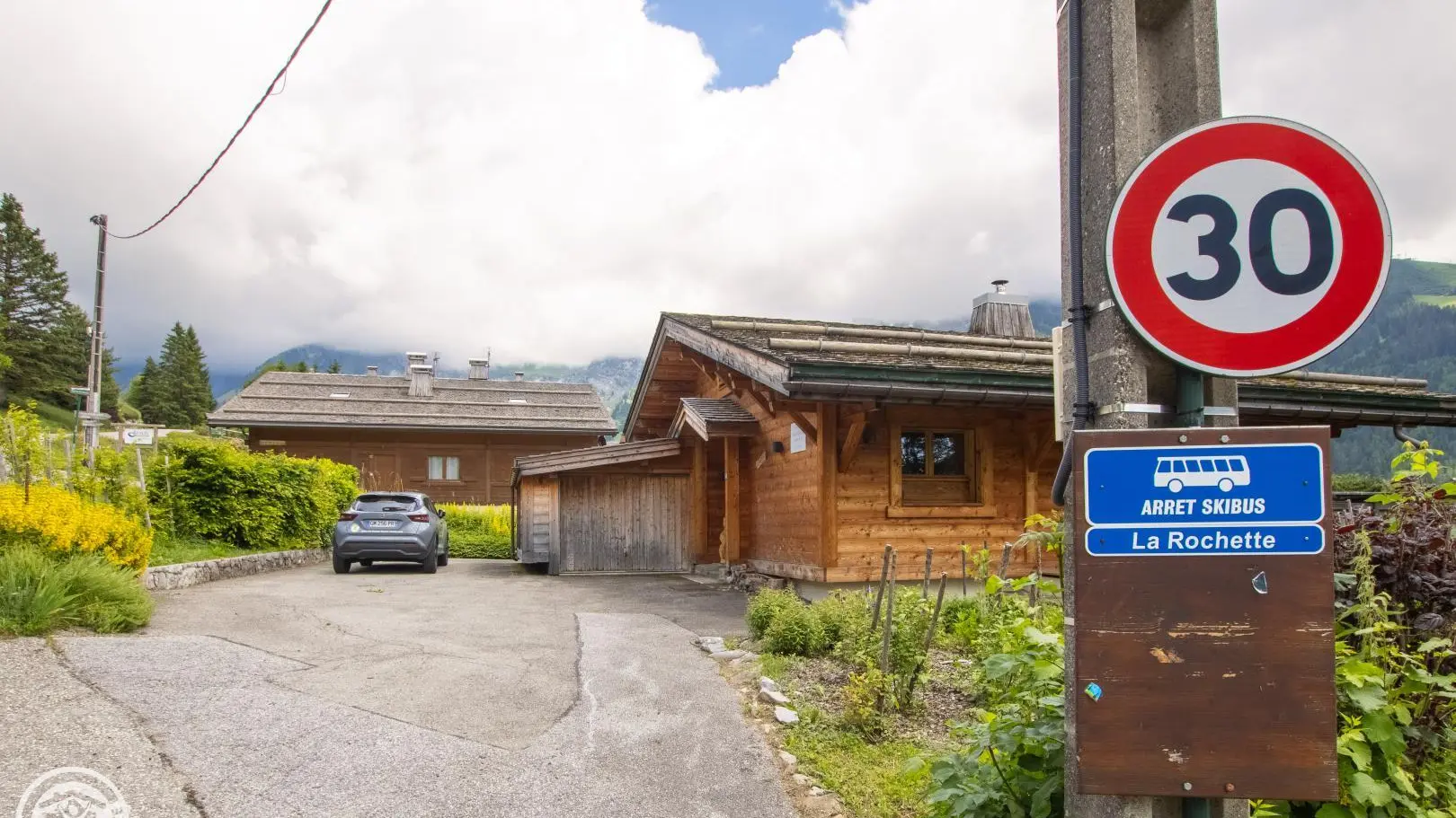 Accès facile plein pied et arret de bus au pied du chalet
