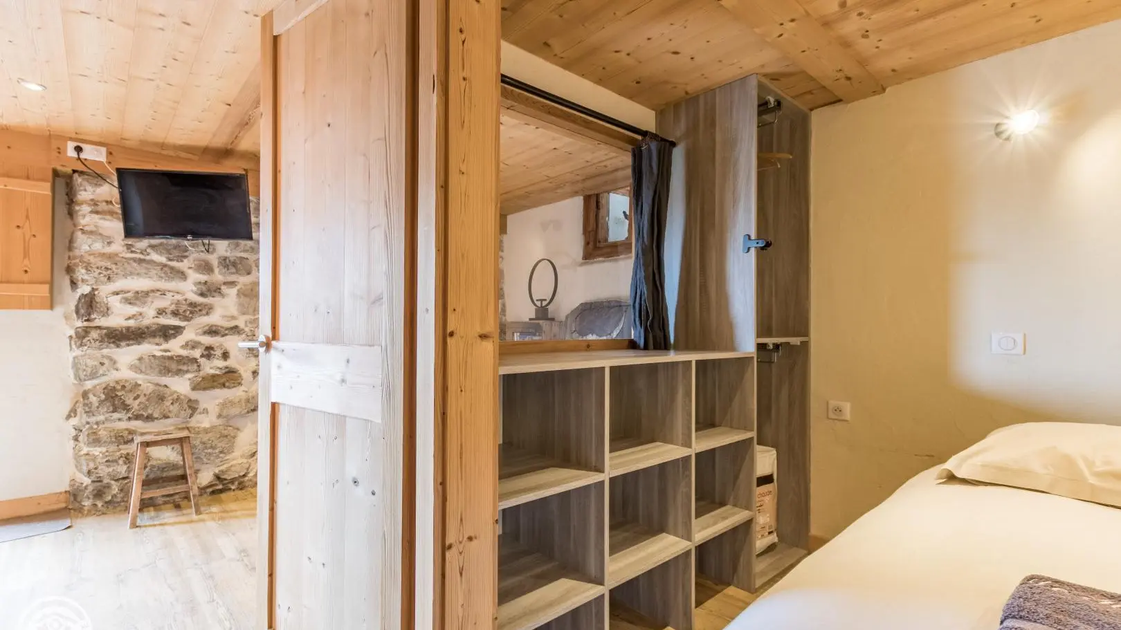Chambre studio supplémentaire pour 2 personne (indépendante, accès par l'escalier extérieur)